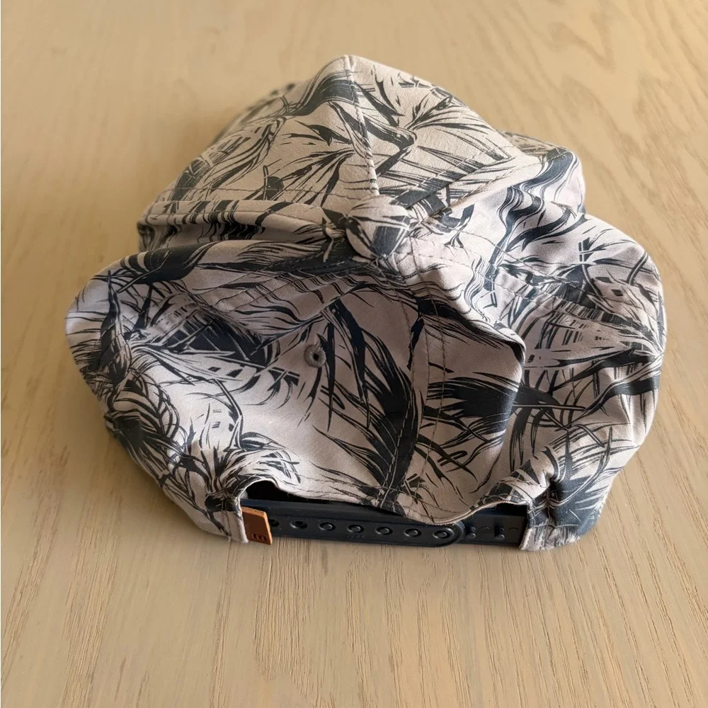 TravisMathew Spicy Marg Adjustable Hat 110 FlexFit Gray/Blue Size:One Size (R96) - Picture 4 of 10